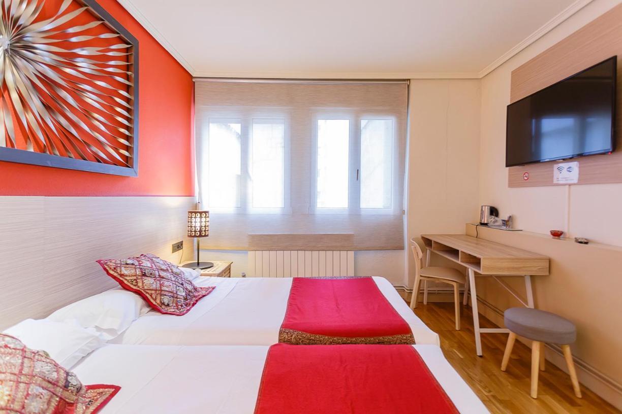 Hostal Rodas Παμπλόνα Εξωτερικό φωτογραφία